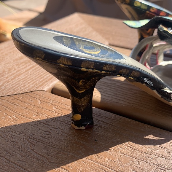 Hand painted fun, fun slip on heels. - Picture 3 of 4